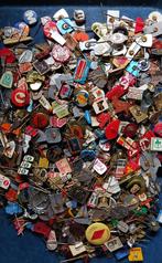 Partij speldjes, ongeveer 600 stuks, Verzamelen, Speldjes, Pins en Buttons, Ophalen, Gebruikt, Overige onderwerpen, Speldje of Pin