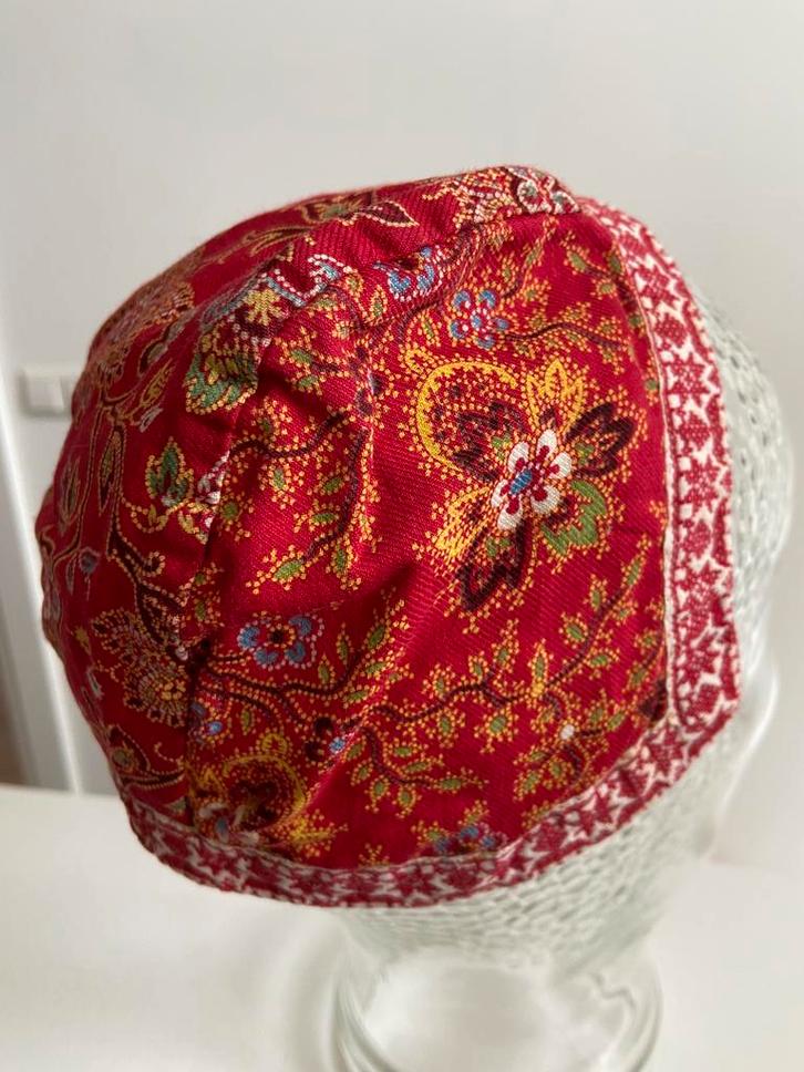 Antiek oud Klederdracht mutsje kindermuts rood folklore, Antiek en Kunst, Antiek | Kleding en Accessoires, Kinderen, Ophalen of Verzenden