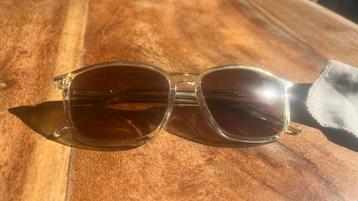 Serengeti lenwood lichte krasjes op linkerglas. beschikbaar voor biedingen