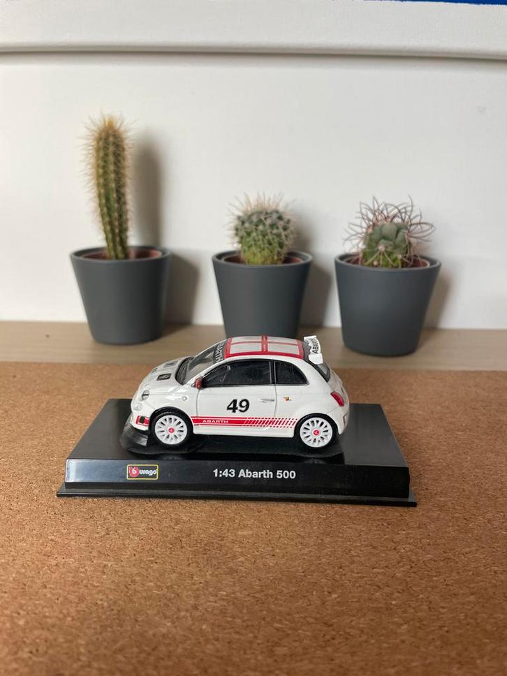 1:43 Abarth 500 Modelauto Burago, Hobby en Vrije tijd, Modelauto's | 1:43, Zo goed als nieuw, Auto, Overige merken, Ophalen