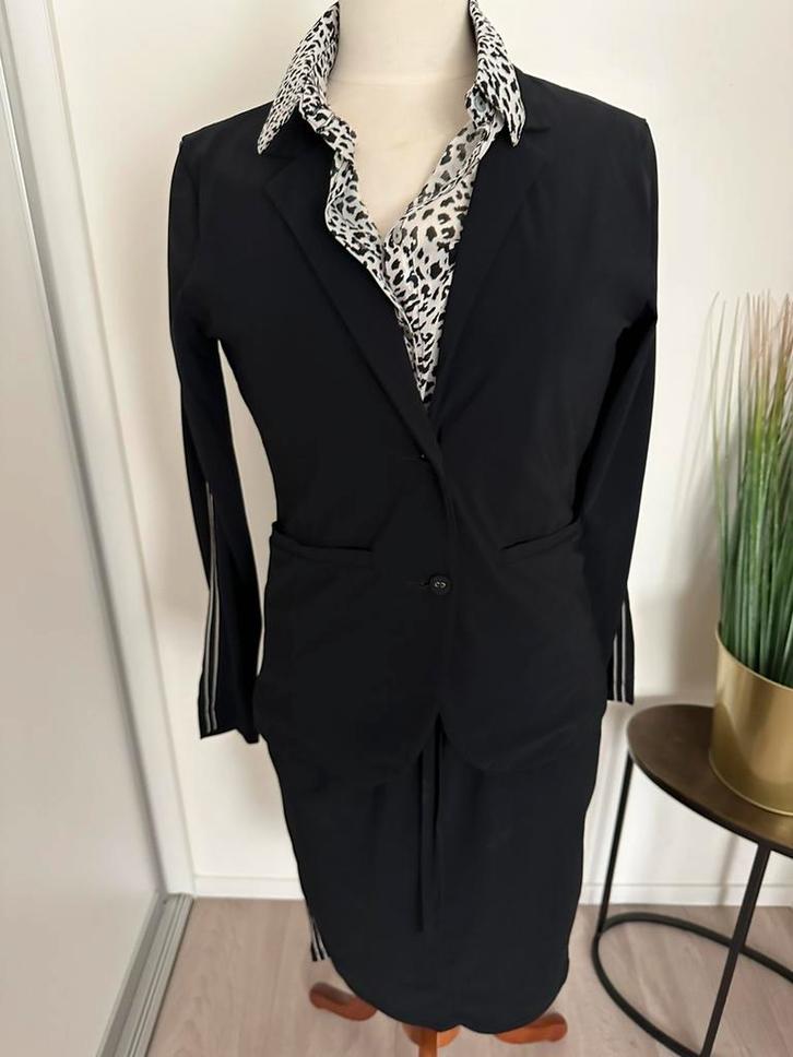 Summen woman travel pak (rok en colbert), Kleding | Dames, Jasjes, Kostuums en Pakken, Nieuw, Kostuum of Pak, Maat 38/40 (M), Zwart