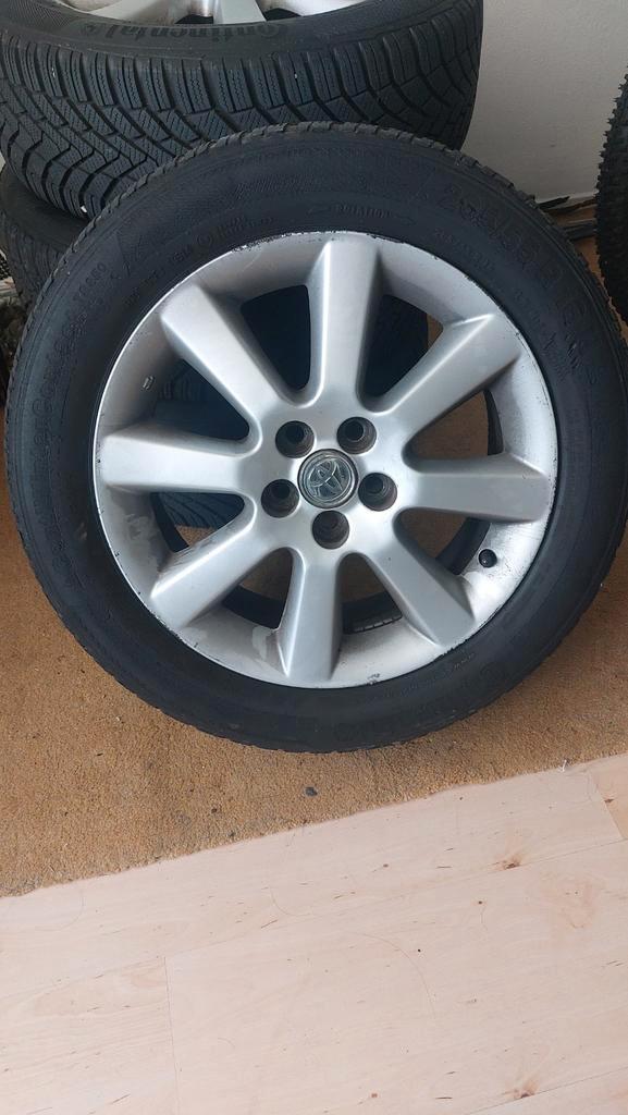Toyota Avensis 2.4 2004 Velgen met Winterbanden, Auto-onderdelen, Banden en Velgen, Banden en Velgen, Winterbanden, 16 inch, 205 mm