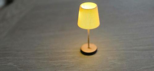 Eigentijds ontwerp van werkende miniatuur staande lamp., Verzamelen, Poppenhuizen en Toebehoren, Nieuw, Poppenhuis, Verzenden