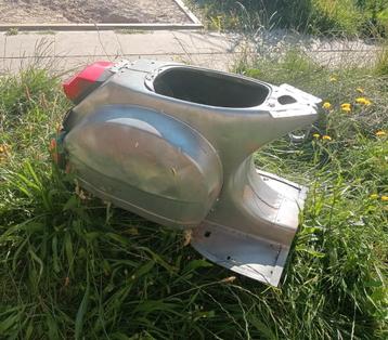 Bijzondere unieke Vespa bloembak / plantenbak  beschikbaar voor biedingen