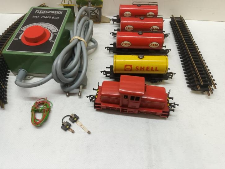 1306 MET 3 ESSO ROOD WAGONS 1 SHELL WAGON RAILS TRAFO, Hobby en Vrije tijd, Modeltreinen | H0, Gebruikt, Treinset, Gelijkstroom