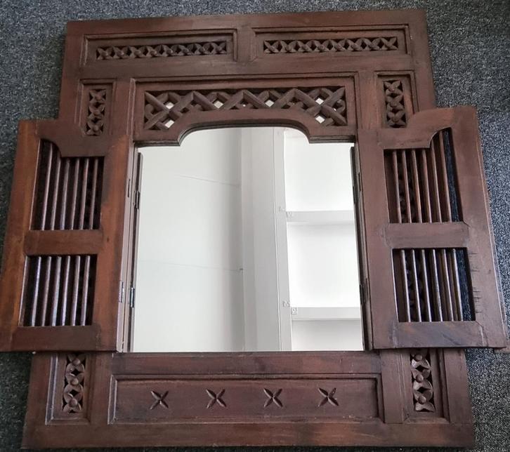 Houten spiegel met deurtjes/luikjes, Huis en Inrichting, Woonaccessoires | Spiegels, Zo goed als nieuw, 75 tot 100 cm, Minder dan 100 cm