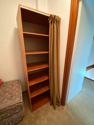 Leuke spelletjeskast kast legkast beschikbaar voor biedingen