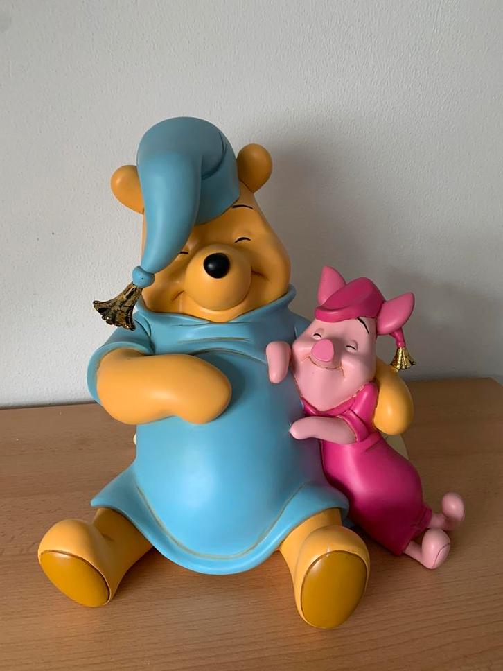 Sleeping winnie the pooh and piglet, Verzamelen, Disney, Beeldje of Figuurtje, Winnie de Poeh of vrienden, Ophalen