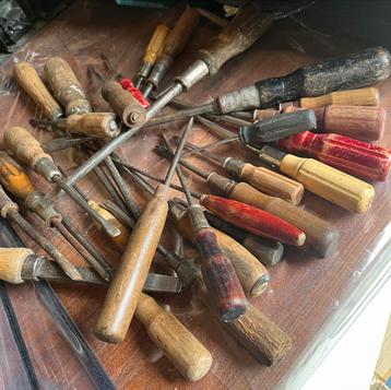 Antieke Schroevendraaiers - Houten Handvatten beschikbaar voor biedingen