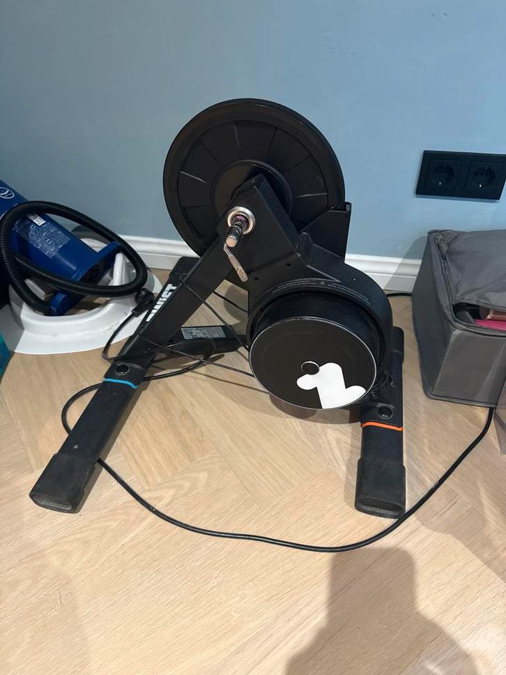 Zwift Kickr Core Fietstrainer, Sport en Fitness, Fitnessmaterialen, Gebruikt, Overige typen, Ophalen