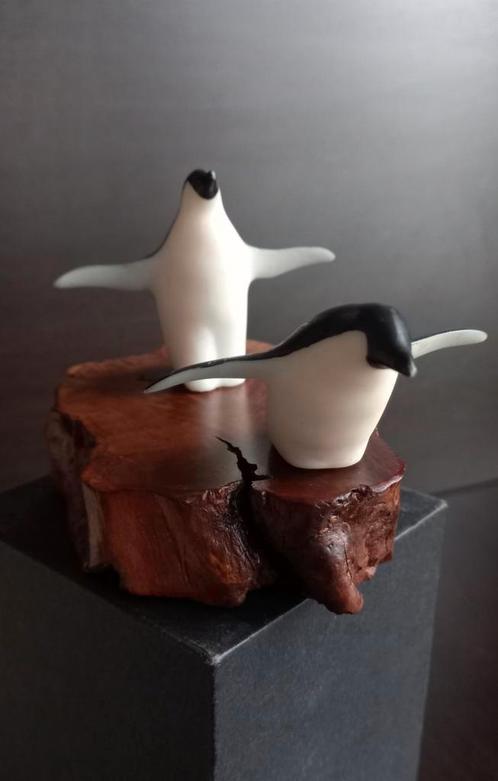 John Perry Art Sculptuur Beeldje op  houten sokke, Antiek en Kunst, Kunst | Beelden en Houtsnijwerken, Ophalen of Verzenden