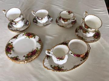 ROYAL ALBERT SERVIES beschikbaar voor biedingen