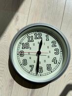 IKEA wandklok, metalic grijs, analoog., Ophalen of Verzenden, Zo goed als nieuw, Analoog, Wandklok