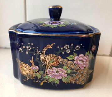 Dekseldoos Kobalt Blauw Met Goud Pauw en Bloesem Vintage! beschikbaar voor biedingen