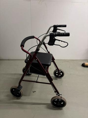 Donker rode rollator beschikbaar voor biedingen