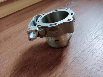 Nieuwe cilinder ktm 450  beschikbaar voor biedingen