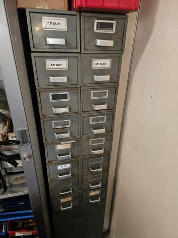 Stalen ladekast industrieel vintage  beschikbaar voor biedingen
