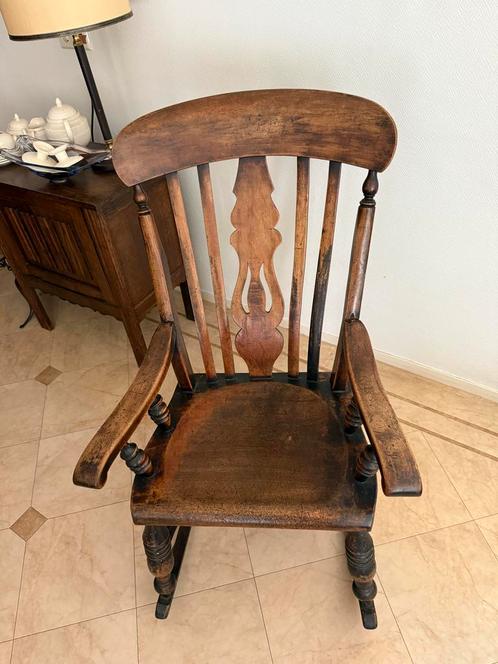Antieke Schommelstoel - leuning moet vastgezet worden, Antiek en Kunst, Antiek | Meubels | Stoelen en Banken, Ophalen