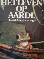 David Attenborough Het leven op aarde reptiel Galapagos pauw, Gelezen, Ophalen of Verzenden, David Attenborough, Overige onderwerpen
