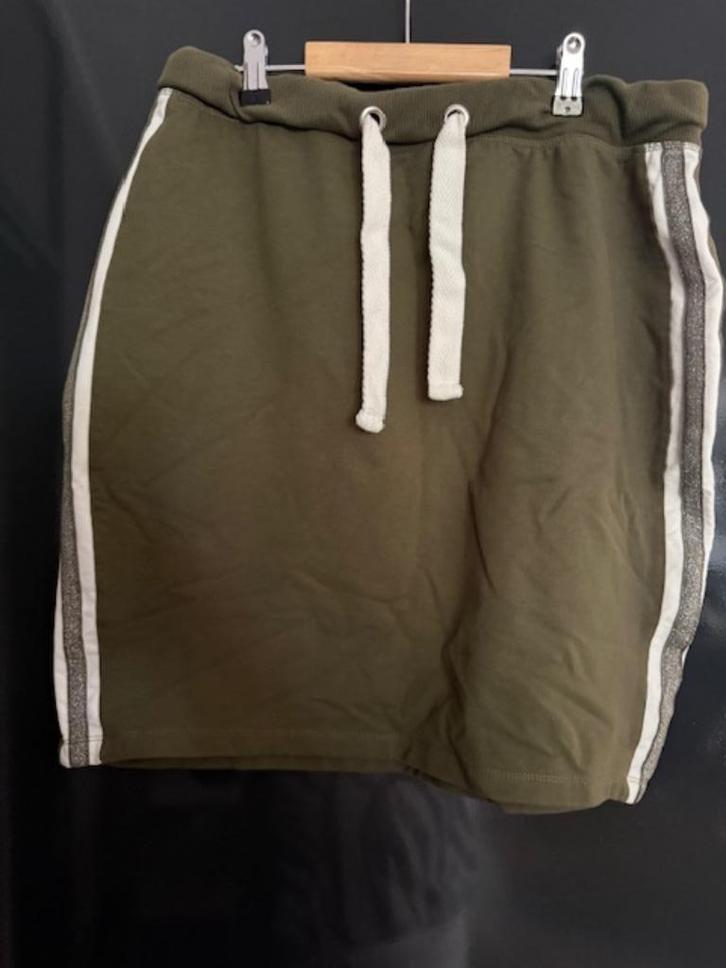 Olijfgroen rokje van joggingstof maat XL van True Spirit, Kleding | Dames, Rokken, Nieuw, Maat 46/48 (XL) of groter, Groen, Boven de knie