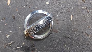 Embleem op de motorkap Micra 2004 beschikbaar voor biedingen