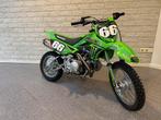 Zeer nette Kawasaki KLX110 2023 – direct klaar om te rijden!, Fietsen en Brommers, Minibikes, Midibikes en Pitbikes, Ophalen, Zo goed als nieuw
