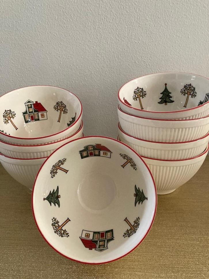 Kom op voet soepkom kerstservies Wedgwood Windsor Christmas, Huis en Inrichting, Keuken | Servies, Kom(men), Wedgwood, Porselein