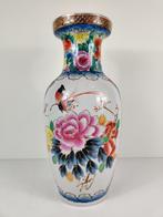 Zeer grote florale vaas, porselein, China, 2e helft 20e eeuw, Antiek en Kunst, Ophalen of Verzenden