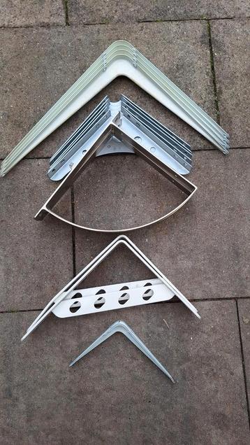 Diverse plankdragers beschikbaar voor biedingen