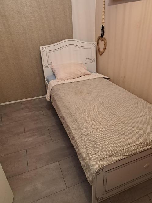 Ruime eenpersoonsbed, Huis en Inrichting, Slaapkamer | Bedden, Gebruikt, Eenpersoons, 100 cm, 200 cm, Hout, Wit, Ophalen of Verzenden