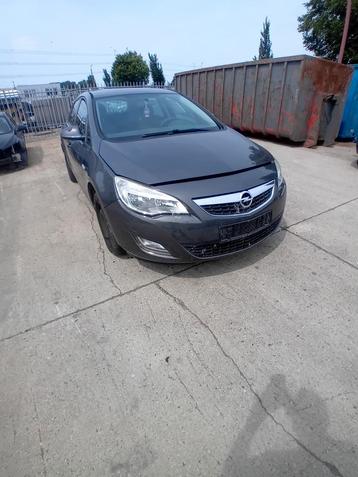 Onderdelen voor een Opel Astra J 1.4 bj.2012 beschikbaar voor biedingen