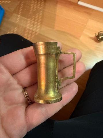 Klein bronzen bierpulletje beschikbaar voor biedingen