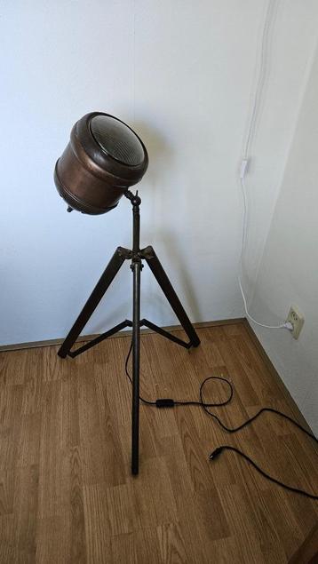 Vloerlamp - Industriele vloerlamp op driepoot - 98cm hoog beschikbaar voor biedingen