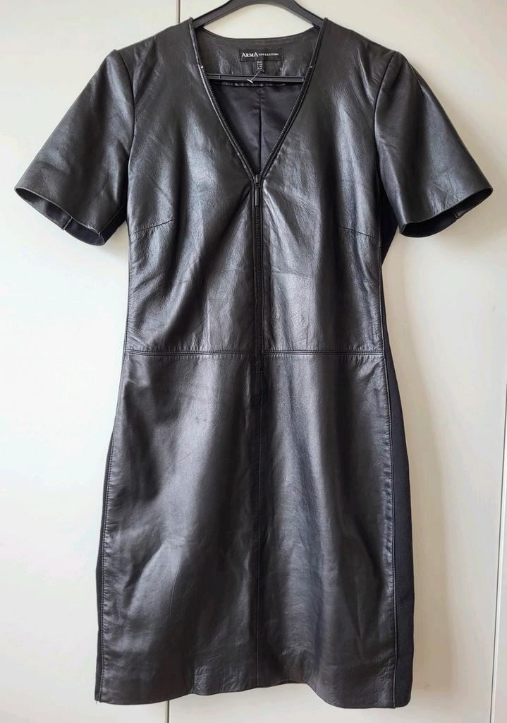 Arma Studio jurk maat 36/smalle 38 in topstaat, Kleding | Dames, Jurken, Zo goed als nieuw, Maat 36 (S), Zwart, Knielengte, Ophalen of Verzenden