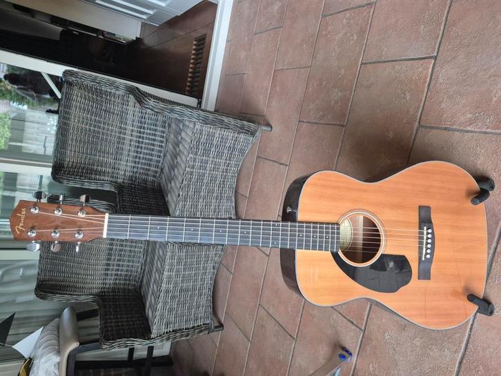 Fender akoestische gitaar linkshandig incl standaard, Muziek en Instrumenten, Snaarinstrumenten | Gitaren | Akoestisch, Zo goed als nieuw