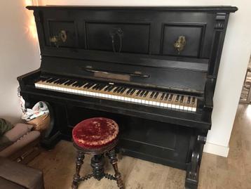 Gratis piano voor een liefhebber beschikbaar voor biedingen