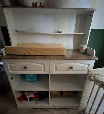 GRATIS babykamer en -spullen beschikbaar voor biedingen