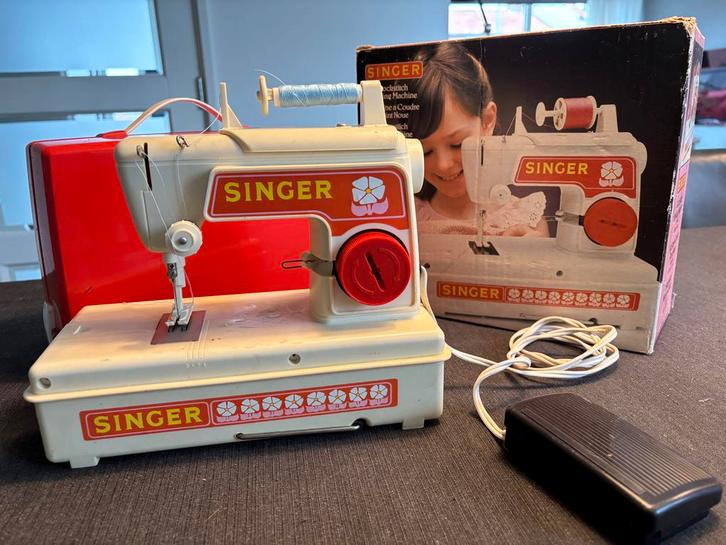 Singer Kindernaaimachine 1979 - Vintage Speelgoed, Antiek en Kunst, Antiek | Naaimachines, Ophalen