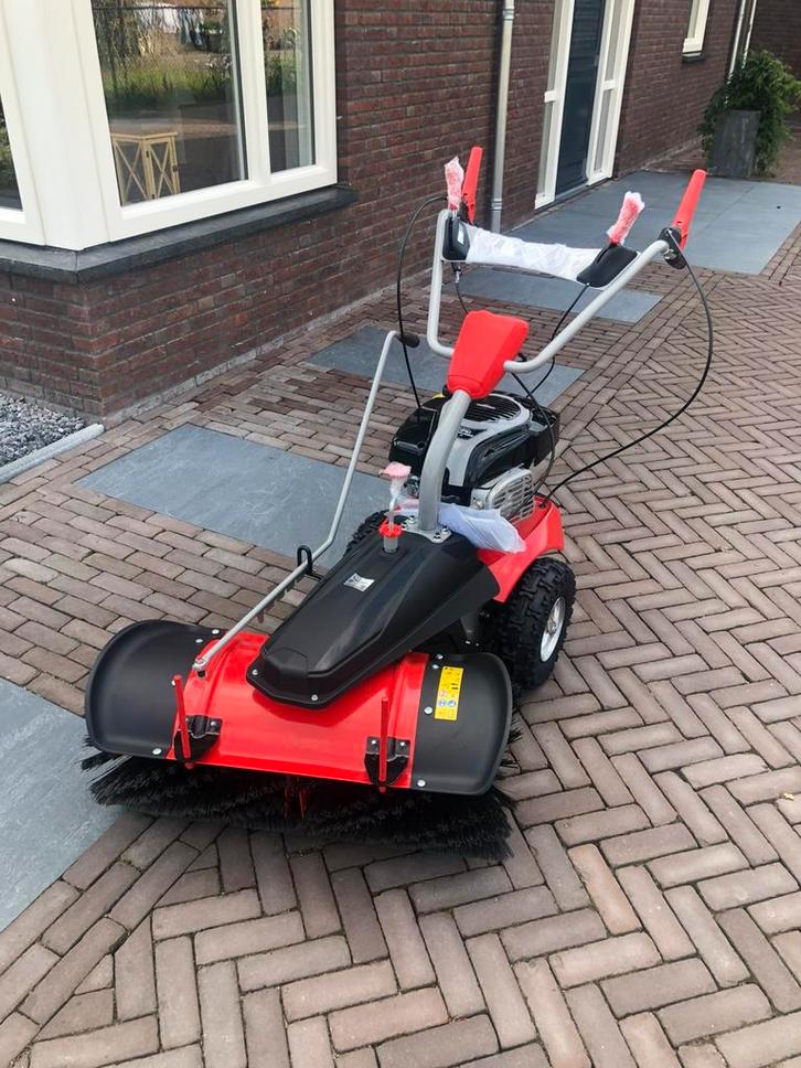 Veegmachine en of opvangbak borstelmachine / nieuw !!, Tuin en Terras, Veegmachines, Nieuw, Ophalen of Verzenden