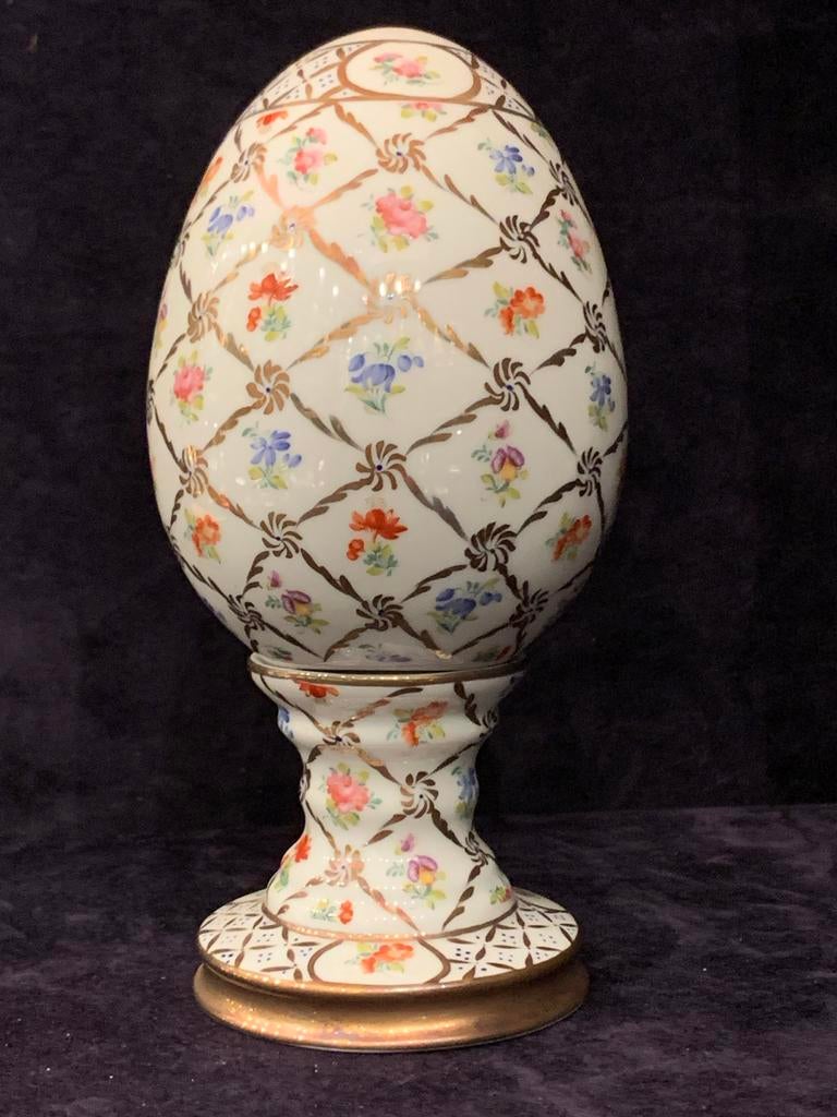 Dresden Ei met Voet  12 cm - Handbeschilderd Porselein, Antiek en Kunst, Antiek | Porselein, Ophalen of Verzenden