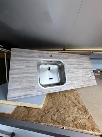 Keukenblad 139x60 met RVS wasbak spoelbak aanrecht- Gebruikt beschikbaar voor biedingen