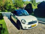 Mini Clubman 1.6 AUT 2009 Crème Wit.  --MET DEFECT--, 1160 kg, 15 km/l, 4 cilinders, 4 stoelen