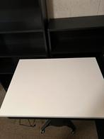 Bureau/tv tafel met wieltjes., Huis en Inrichting, Bureaus, Ophalen, Zo goed als nieuw