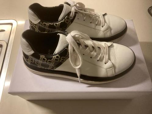 Balmain schoen sneakers wit zwart als nieuw unisex maat 34, Kinderen en Baby's, Kinderkleding | Schoenen en Sokken, Zo goed als nieuw