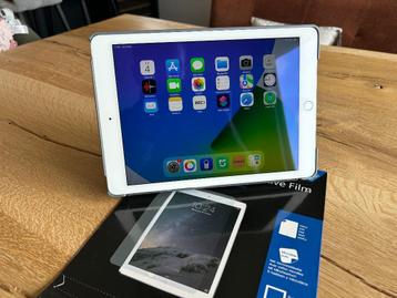 iPad Air 2 16GB 4G met beschermhoes beschikbaar voor biedingen
