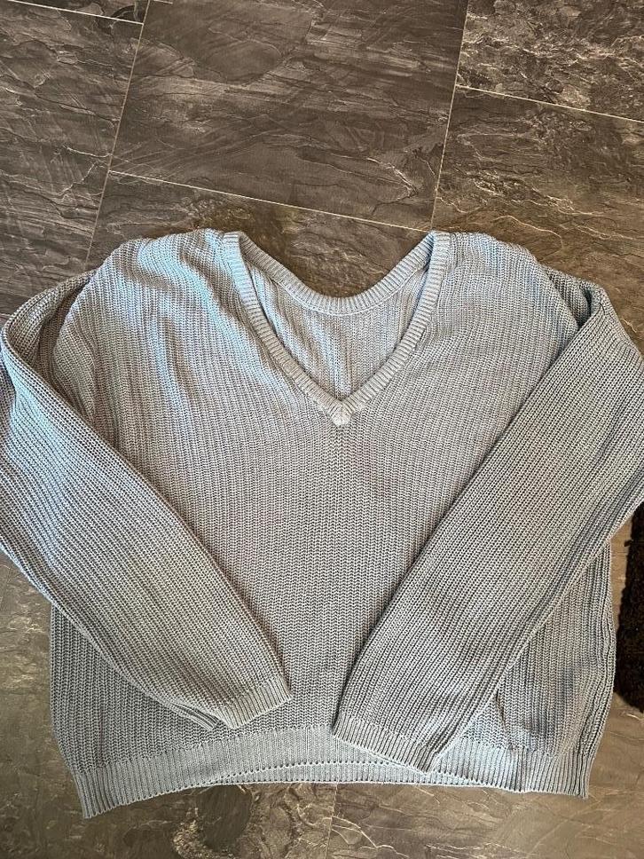lichtblauwe NA-KD gebreide trui maat xl V-hals, Kleding | Dames, Truien en Vesten, Zo goed als nieuw, Maat 46/48 (XL) of groter
