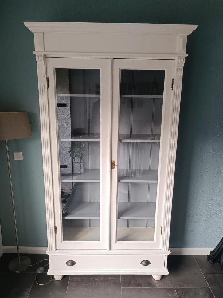 Witte vitrinekast met glazen deuren, Huis en Inrichting, Kasten | Boekenkasten, Zo goed als nieuw, 100 tot 150 cm, 150 tot 200 cm