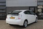 Toyota Prius 1.8 Dynamic / Leer / HUD / JBL / Camera / N.A.P, Auto's, Toyota, Gebruikt, Zwart, 4 cilinders, Parkeersensor