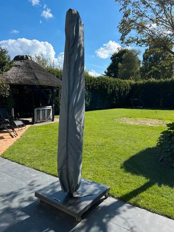 Zweefparasol met Voet en Hoes beschikbaar voor biedingen