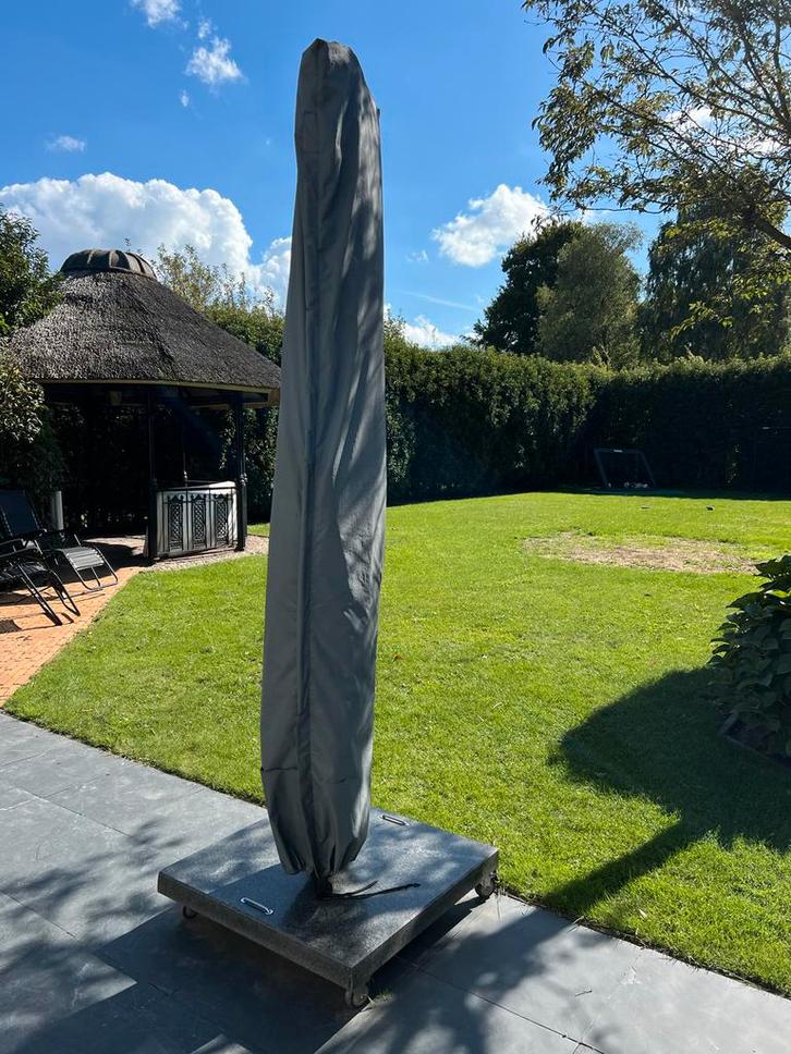 Zweefparasol met Voet en Hoes, Tuin en Terras, Parasols, Zo goed als nieuw, Zweefparasol, 3 tot 4 meter, Kantelbaar, Ophalen